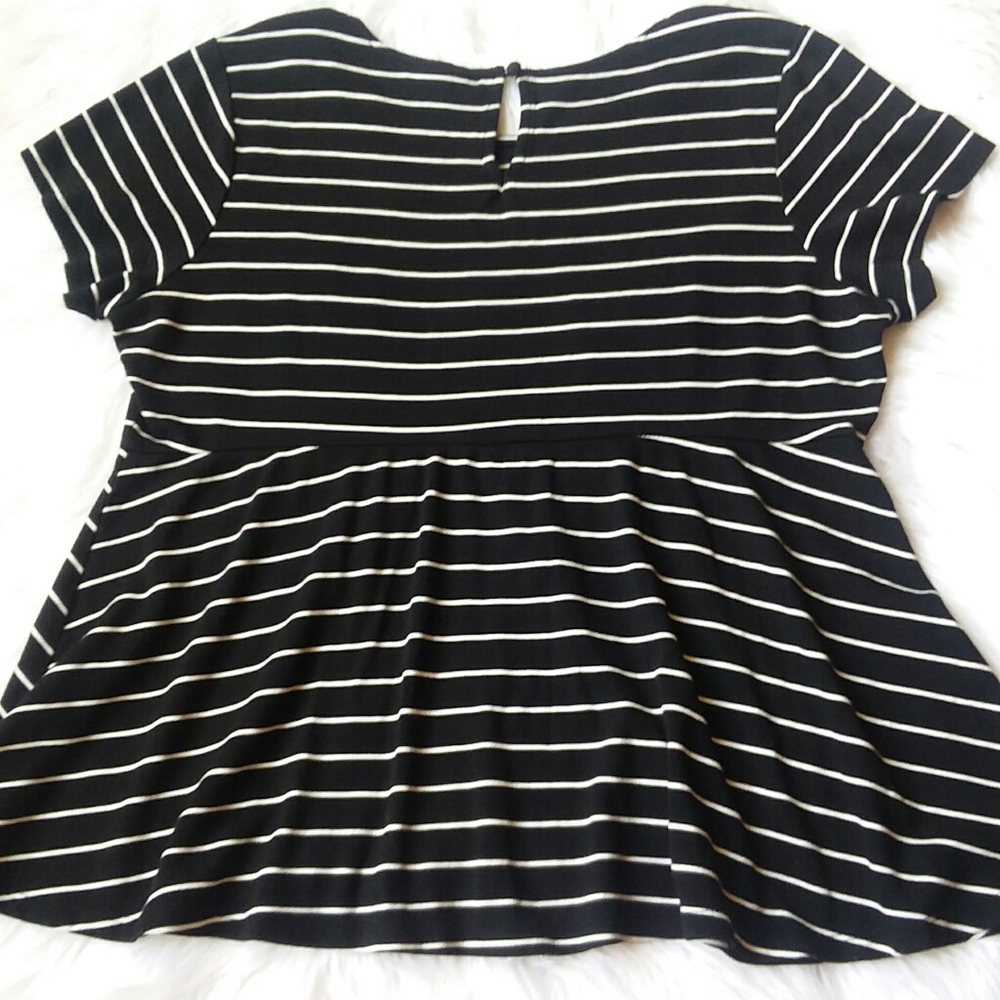 Women's Torrid Short Sleeve Peplum Top Black 2X - Picture 2 of 9